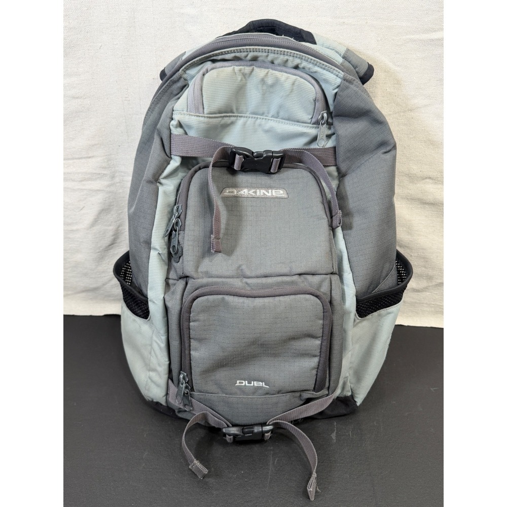 Dakine Duel Backpack Unisex Large Grey Skateboard Straps Laptop Sleeve 7815